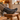 Bild: Gemütlicher Feierabend mit warmen Wollsocken auf dem Sofa und einer Heizung im Hintergrund.