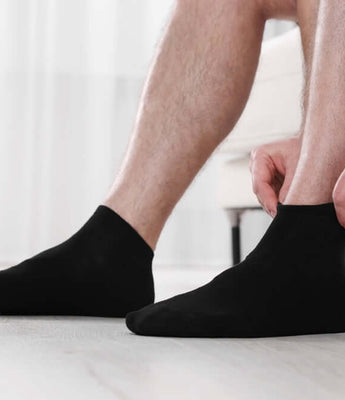 Bild: Schwarze Socken ohne Bund